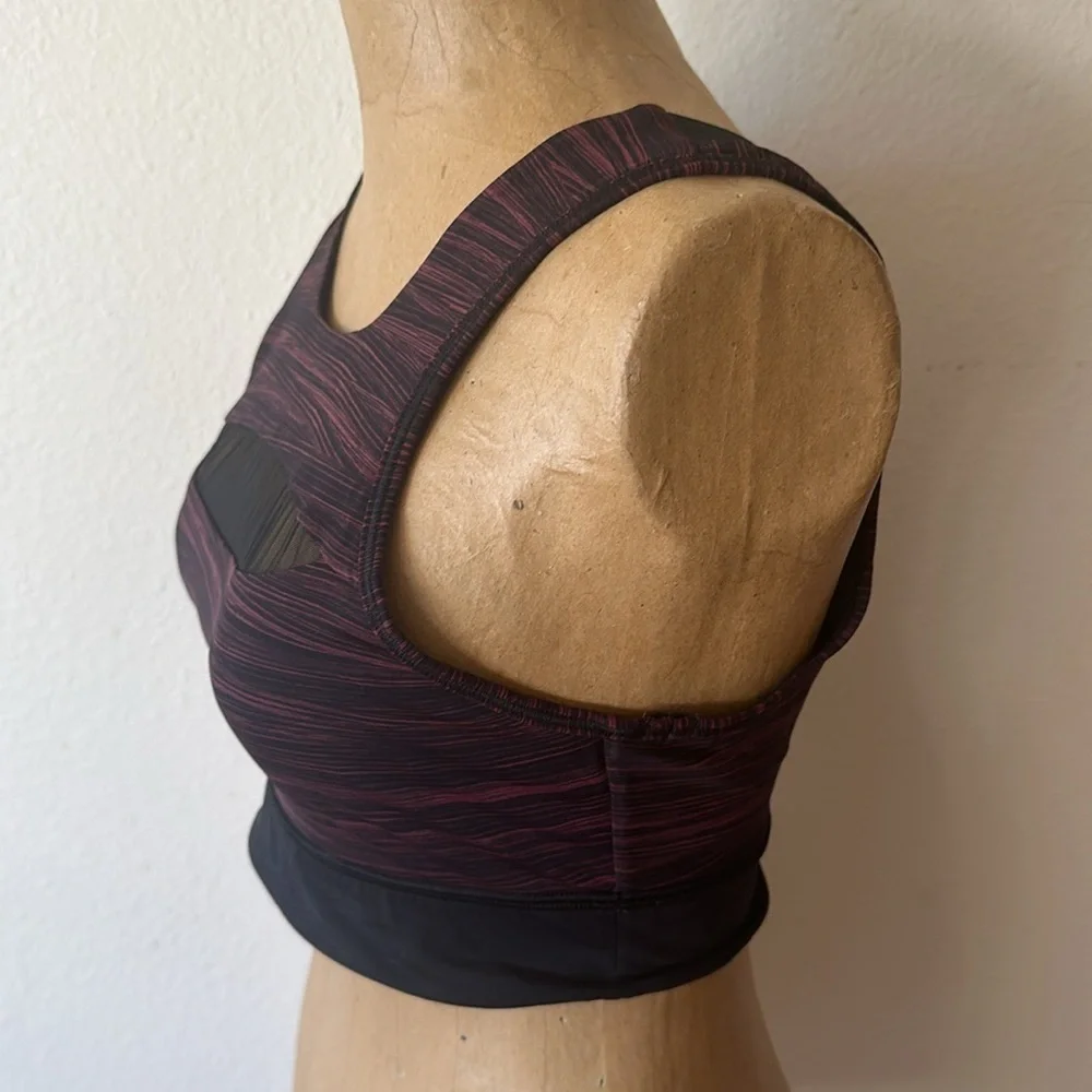 Lululemon sz 8 Run The Day Bra Low Tide Blush Berry/ Black Striped Sports Bra